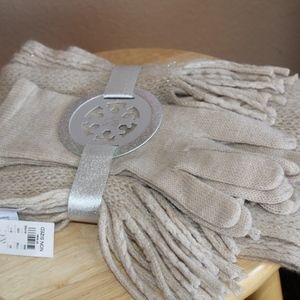 New with tag Ny & Co Gloves & Scarf set